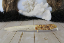 Load image into Gallery viewer, Handmade Alligator Jawbone Knife (7”-8”)